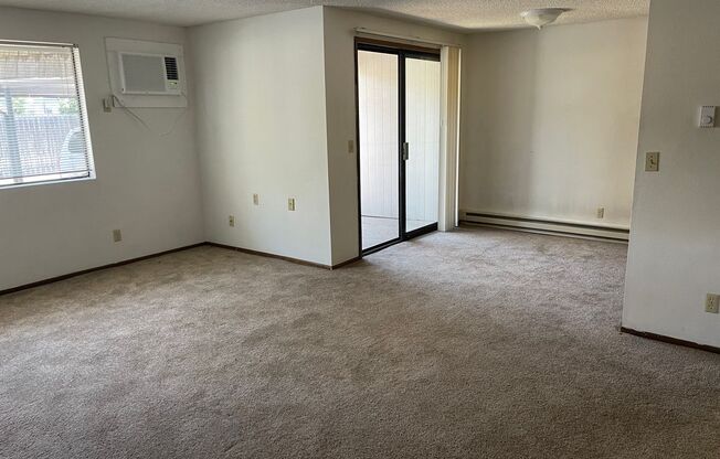 2 beds, 1 bath, 712 sqft, $1,150, Unit 2