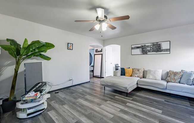 Beautiful 2-Bedroom Home in El Mirage’s Sun Dial Neighborhood