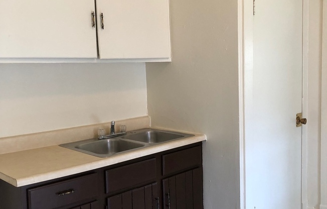 2 beds, 1 bath, $1,200