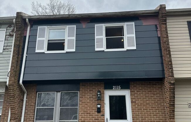 Henrico County Townhouse! 3 beds, 1.5 bath, central laundry, HVAC, parking, all electric!