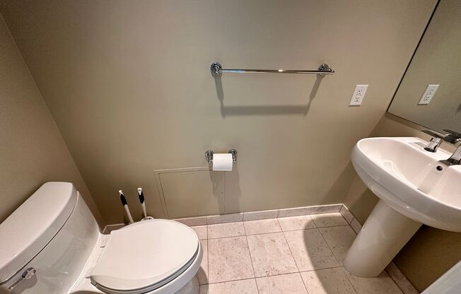 1 bed, 1.5 baths, $2,350, Unit #2505