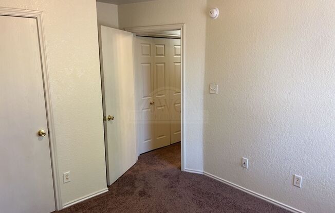 3 beds, 2 baths, $1,095, Unit 3302 Toledo Unit A