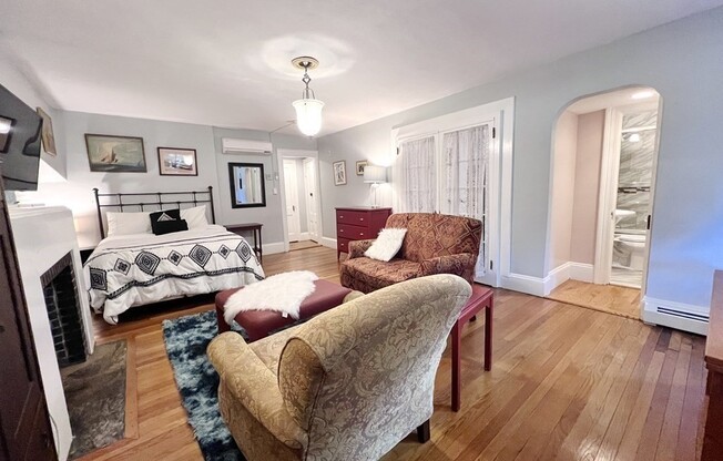 86 COMMONWEALTH AVE