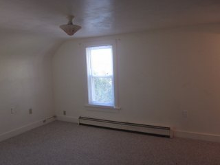 3 beds, 1 bath, $1,000