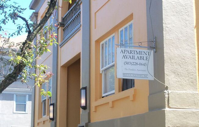 Flandora Apartments