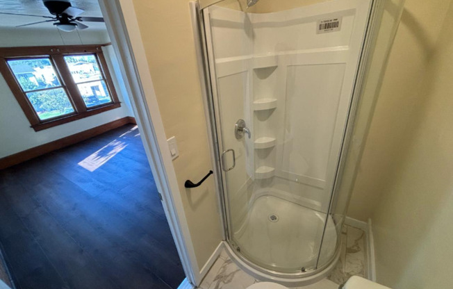 526 W 49 ST