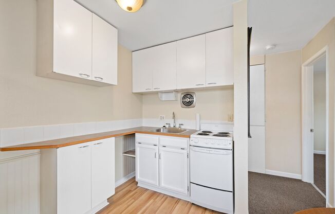 1 bed, 1 bath, 500 sqft, $1,545, Unit 13
