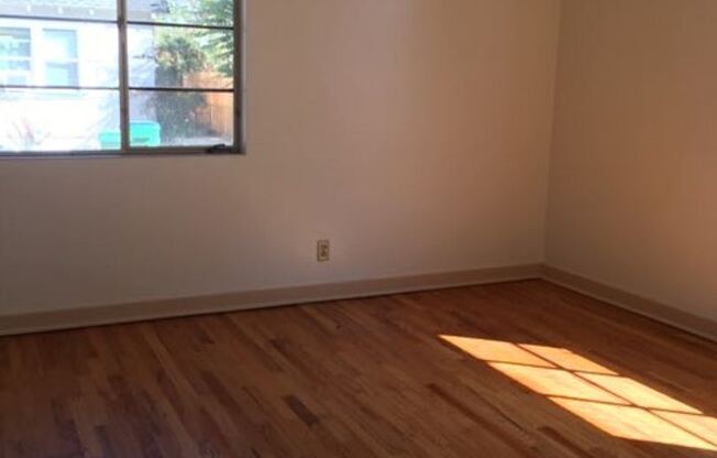 411 Colorado River Blvd.
