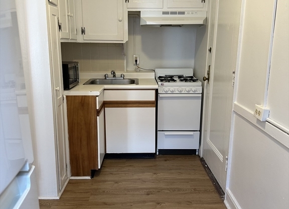 Studio, 1 bath, 500 sqft, $2,050, Unit 305