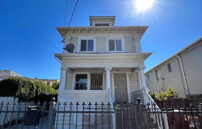 3 beds, 2.5 baths, 1,032 sqft, $2,650, Unit 1027