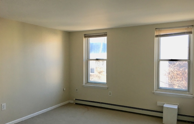 2 beds, 1 bath, $1,500, Unit 3F