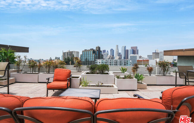 1 bed, 1 bath, 735 sqft, $2,500, Unit 308