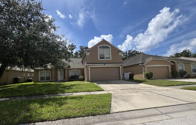 A Gorgeous 5-Bedroom House in a Golf Coursea Golf Course Community