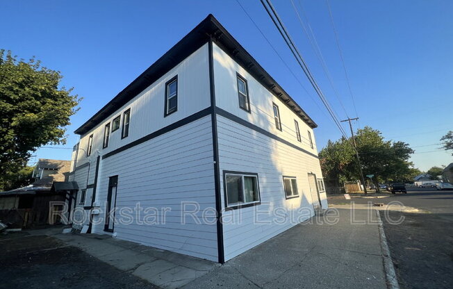 2904 N CEDAR ST