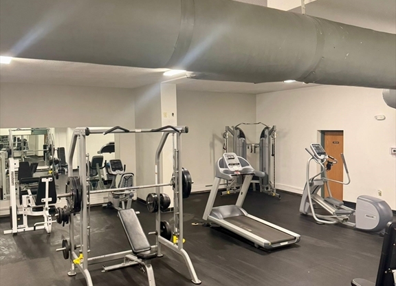 2 beds, 1 bath, 1,020 sqft, $2,300, Unit E112