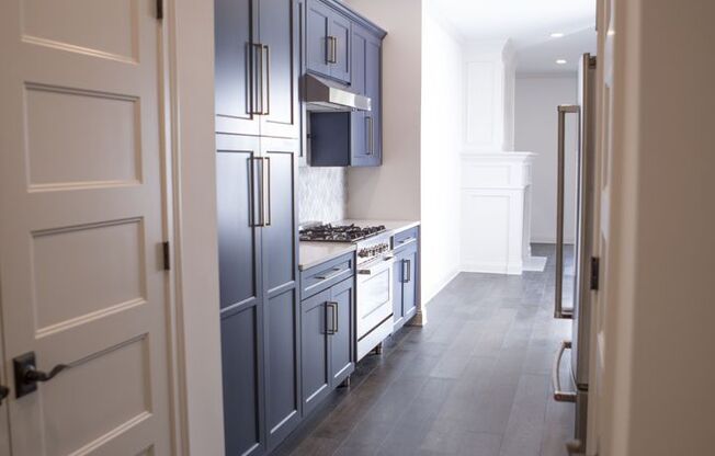 1 bed, 1 bath, 870 sqft, $1,945, Unit 304