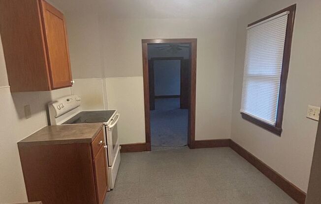 2 beds, 1 bath, $900, Unit Rear