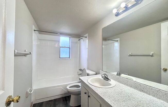 2 beds, 1.5 baths, 900 sqft, $1,699, Unit 450-201