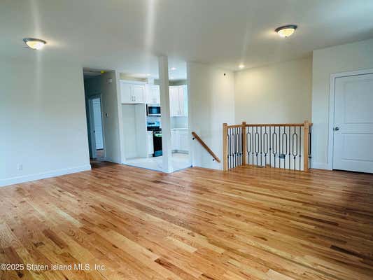 51 KINGDOM AVE