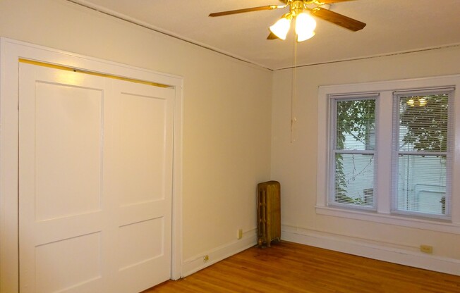 Studio, 1 bath, 390 sqft, $800, Unit 27