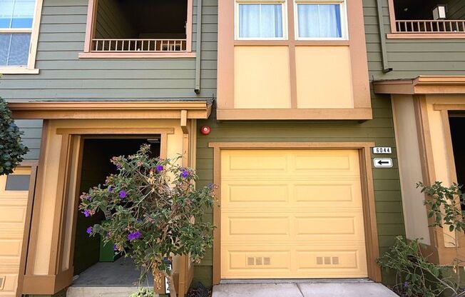 NEW CONSTRUCTION HUGE 1800sf 3BR/3BA 2GR Caballo Hills Townhome Western Views AVAIL NOW