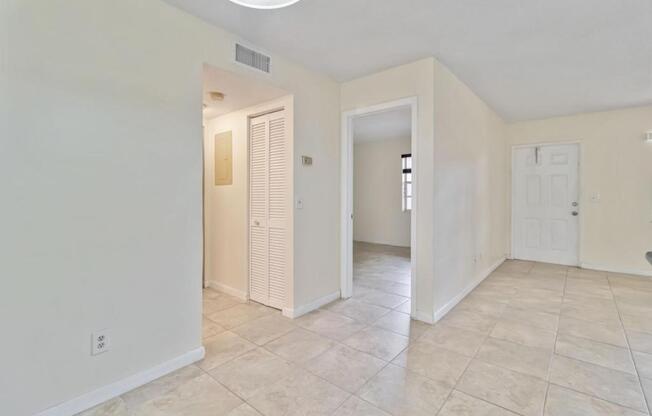 2 beds, 2 baths, 932 sqft, $2,100