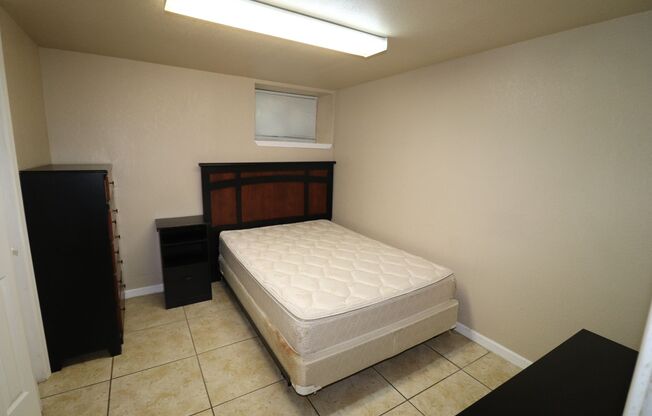 2 beds, 1 bath, $600, Unit 1