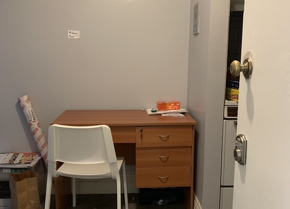 Studio, 1 bath, 600 sqft, $2,400, Unit 604