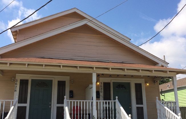 3BD/2BA Independent Bedrooms, W/D Included, Back Courtyard