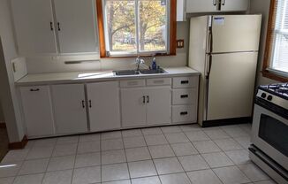 3 beds, 1 bath, $1,395