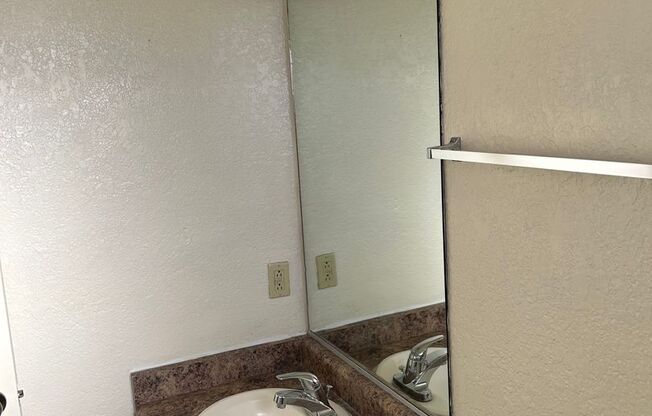 2 beds, 2 baths, 957 sqft, $1,015, Unit 66