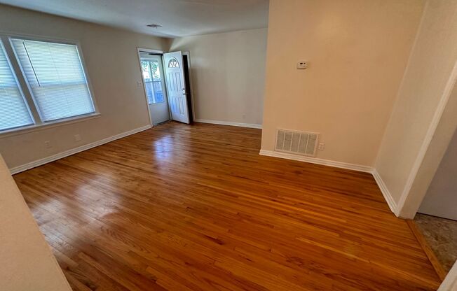 $750 - 2 bed 1 bath - Duplex