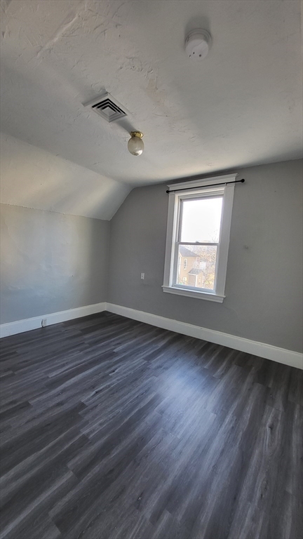 2 beds, 1 bath, $1,900, Unit 3