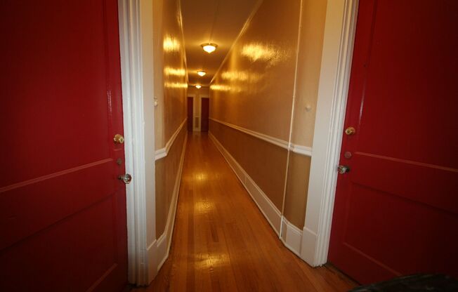 906 W Trinity