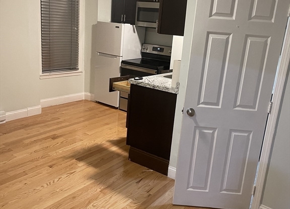 1 bed, 1 bath, $1,500, Unit 6