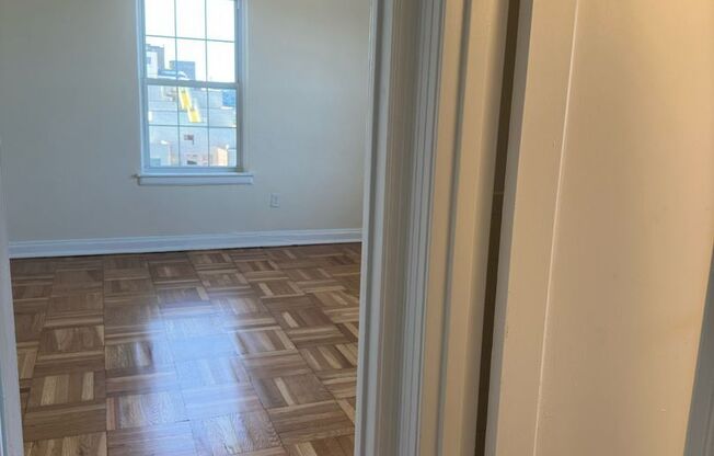 1 bed, 1 bath, 768 sqft, $1,400, Unit Royal York 807