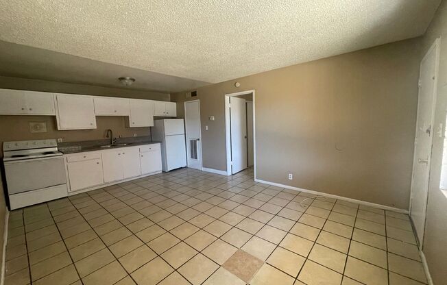 1 bed, 1 bath, $850, Unit #2