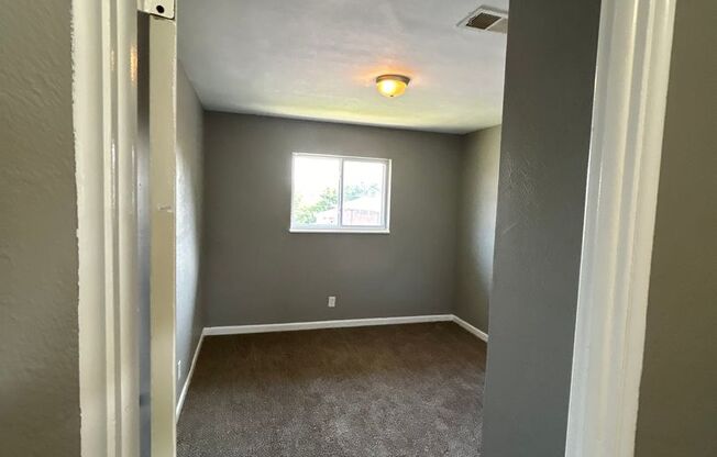 2 beds, 1 bath, 750 sqft, $1,095, Unit B10 1015 17