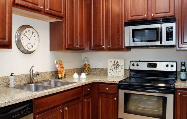 upgraded kitchen with stainless steel appliances at Metropolitan Collection Apartments, Renton, WA, 98057