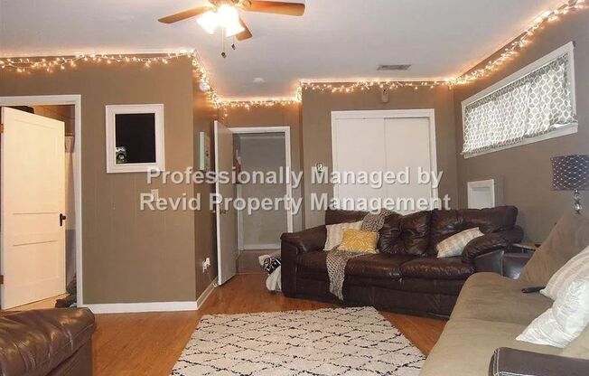 Large 4 Bedroom Home near U of M!! (yard care included!)