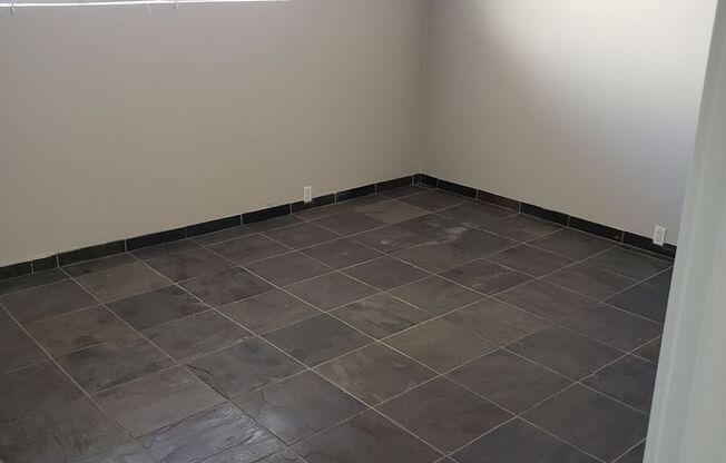 2 beds, 1 bath, $1,395, Unit 20
