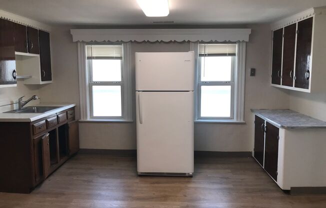 2 beds, 1 bath, 900 sqft, $750, Unit Up