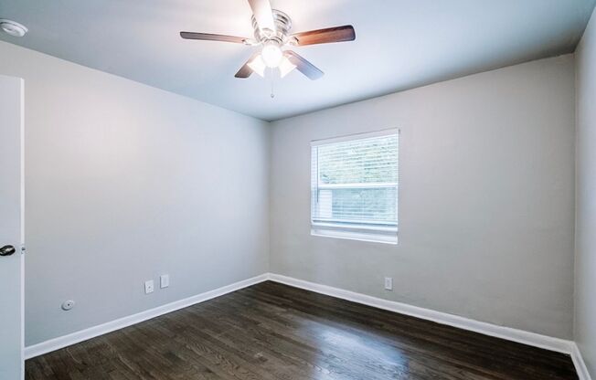 2 beds, 1 bath, 850 sqft, $1,250, Unit 00-E8