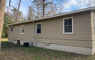 3 beds, 1 bath, $925