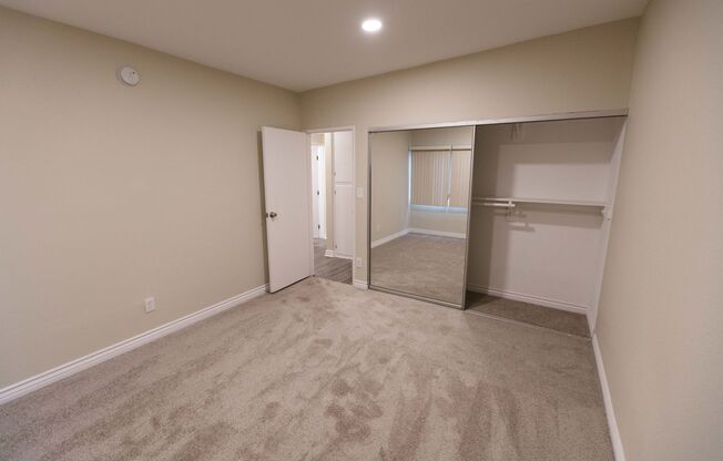 2 beds, 1 bath, 847 sqft, $2,498, Unit 09