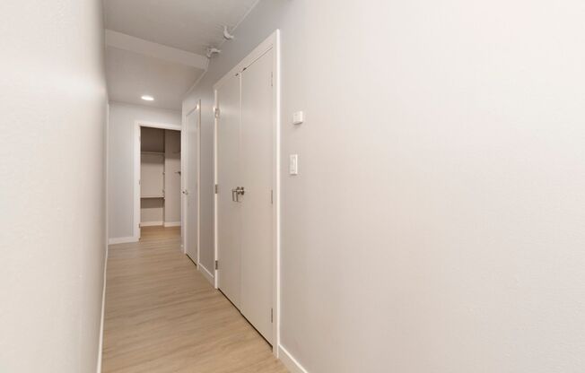 2 beds, 1 bath, 800 sqft, $2,145, Unit 333