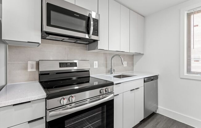 3 beds, 2 baths, 788 sqft, $3,580, Unit 6701-207