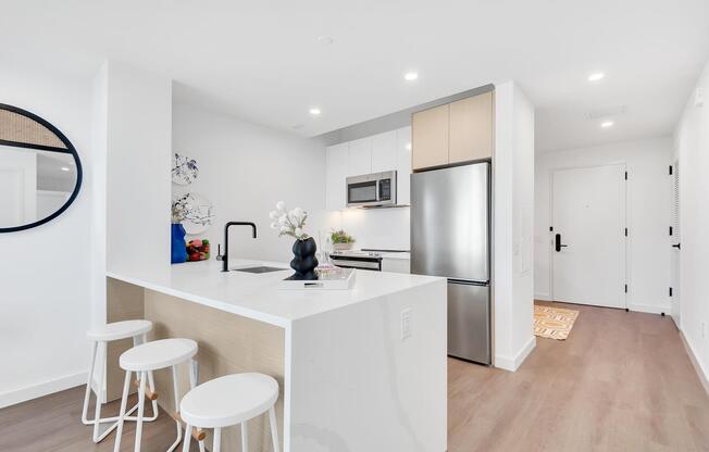 2 beds, 2 baths, 898 sqft, $5,195, Unit 9D