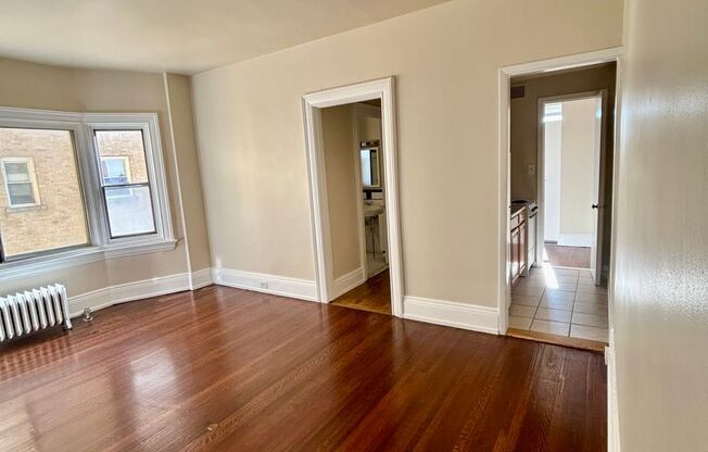 1 bed, 1 bath, $1,000, Unit 335