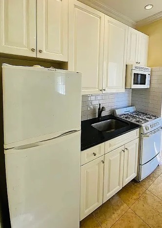 245 E 62 ST